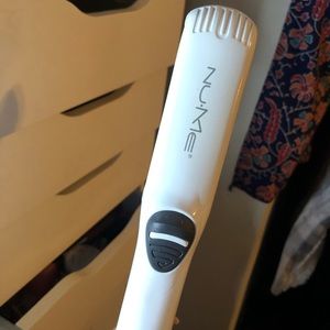 NUME hair straightener